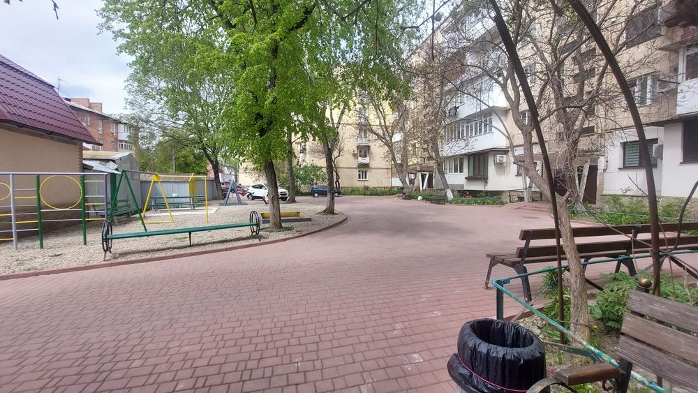 Продам 4-кімнатну квартиру. Вул.Грецька,14.