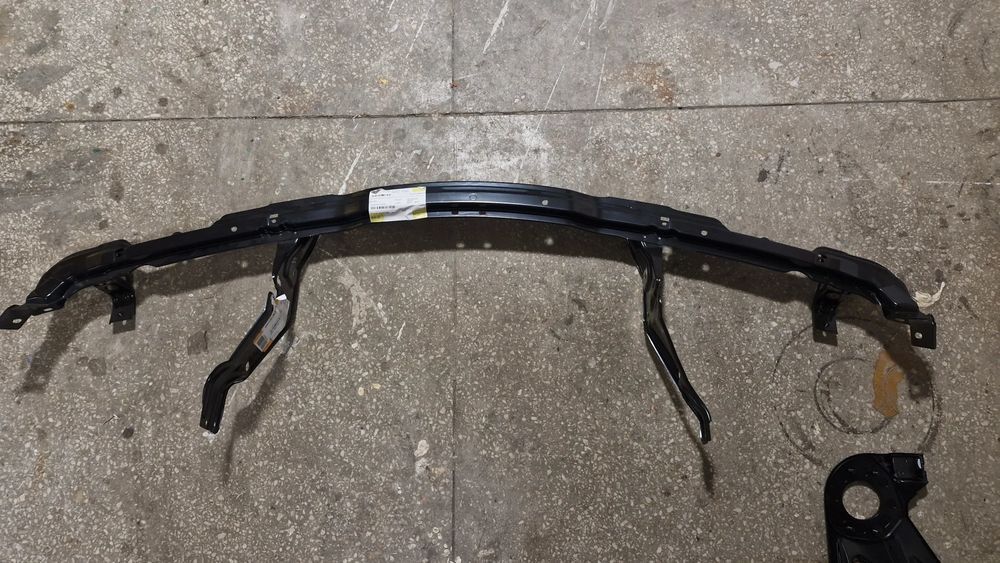pas przedni górny bmw 8 e31 850 840 nowy oryginał