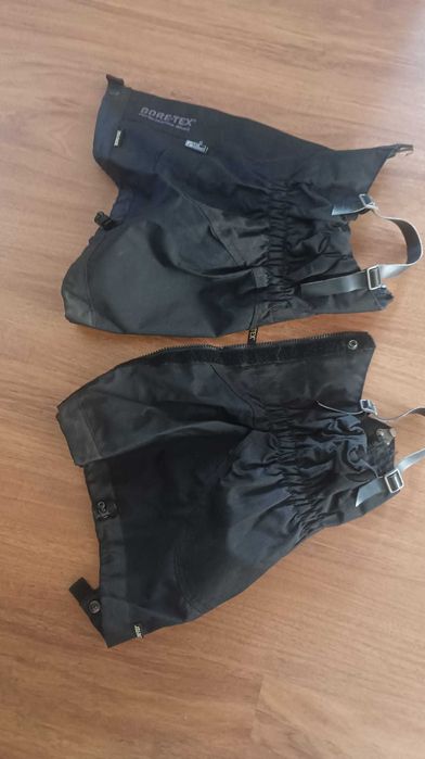 Vendo Perneiras Impermeáveis Gore-Tex p/ Caminhada/Trekking Pretas