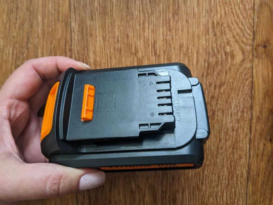 Аккумуляторы Dewalt с зарядным устройством 12/20V