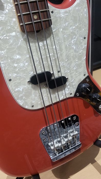 Baixo fender Mustang vintera