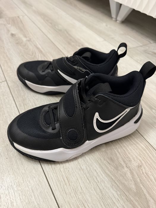 Кросівки Nike Team Hustle D 11 на хлопця 36 розмір