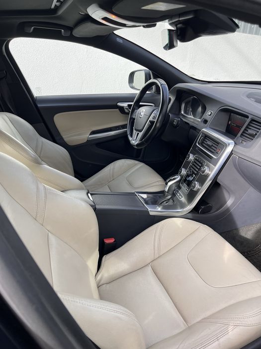 Volvo v60 D6 2015 de Dezembro