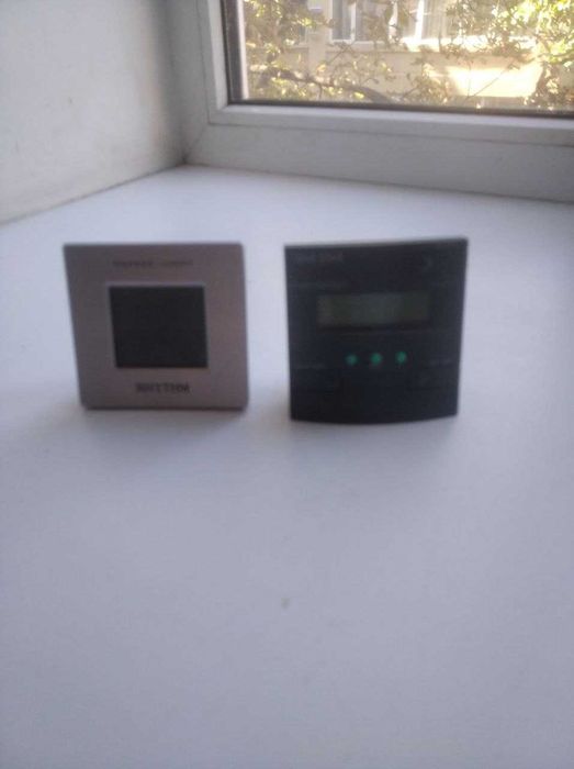 Продам настольные электронные часы