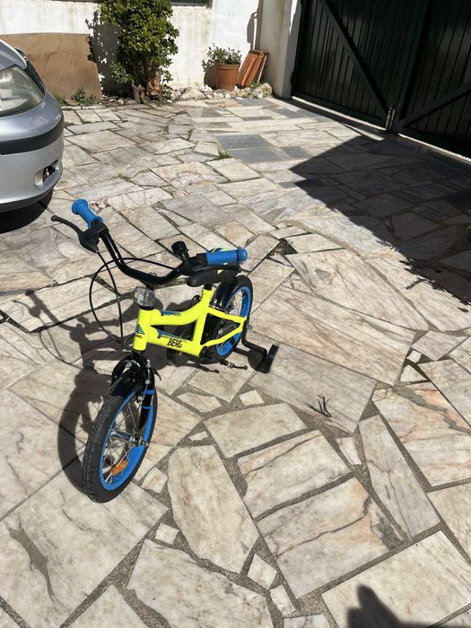 Bicicleta como nova para desocupar