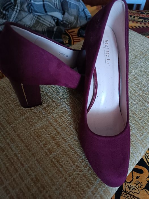 Продам жіночі нові туфлі