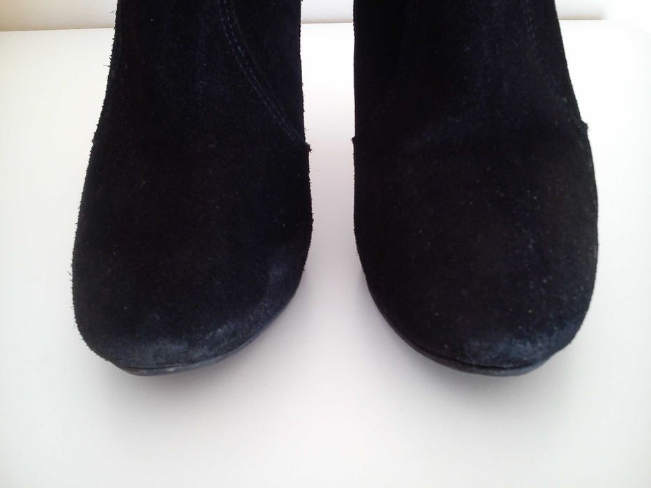 Botins pretos em camurça Tam.37