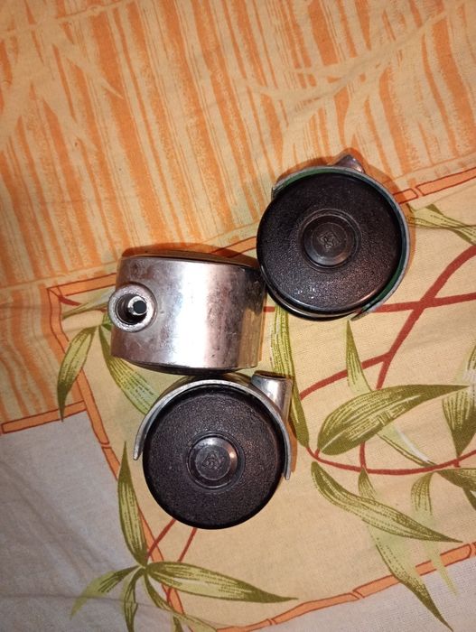 Колесики для тумбочек и крутящихся стульев (разные). Колеса...