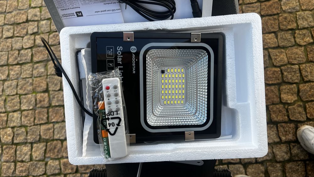 projetor LED solar Aigostar de 50W