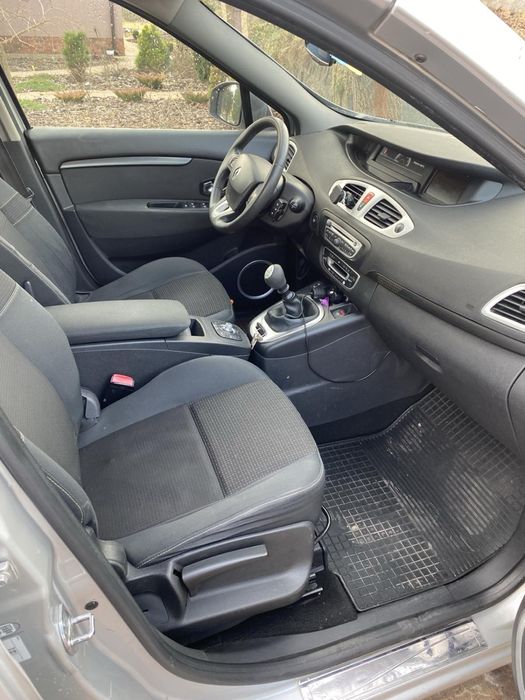 Продам машину renault scenic
