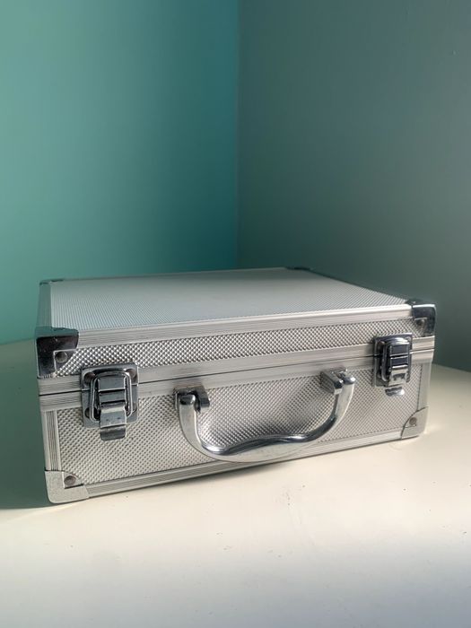 Mala de maquilhagem/ Estojo metálico