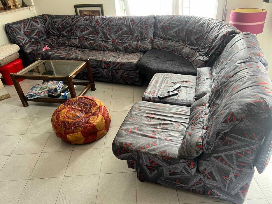 Sofá de canto com cama incluída