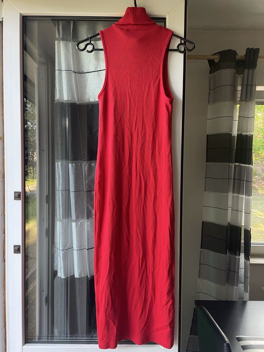 Sukienka dopsowana czerwona golf prążek zara.