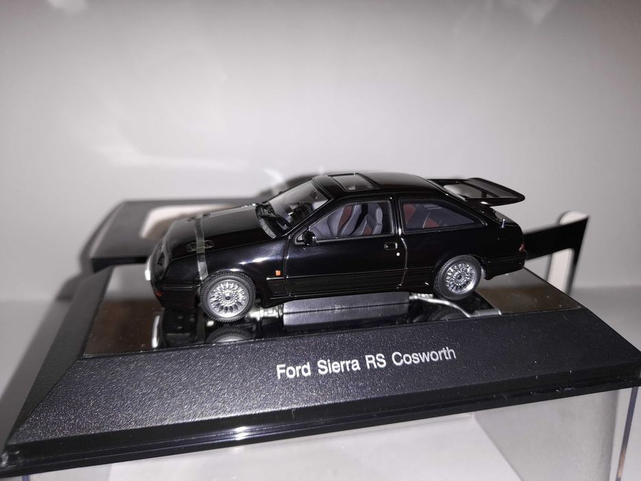 Ford Sierra Cosworth AutoArt 1:43