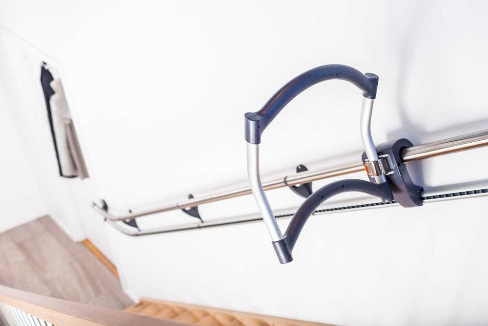 AKTYWNA PORĘCZ - Łatwiejsze Staje się Możliwe - Chodzenie po schodach