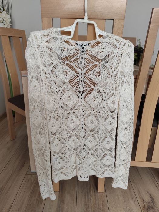 Biały sweter ażurowy piękny