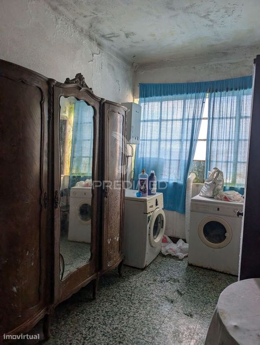 Moradia Bi-familiar para reconstrução