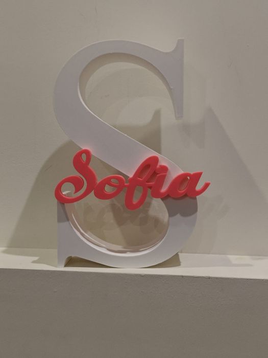 Peça personalizada com inicial e nome – Presente exclusivo e elegante!