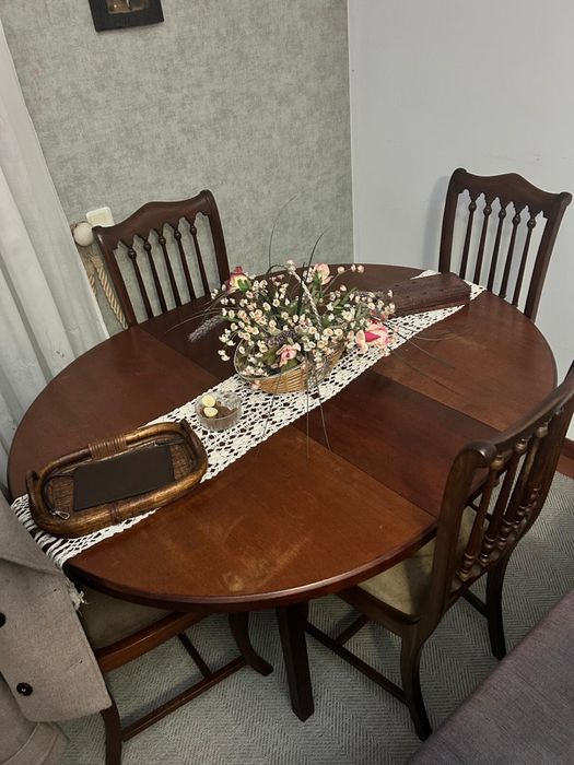 Mobiliário de sala/jantar em madeira – vendo conjunto ou separado