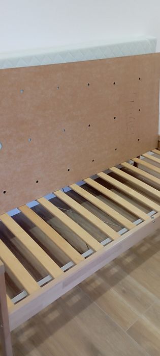 Cama solteiro IKEA com colchão e estrado