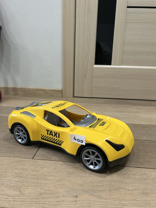 Машина, дитячі іграшки