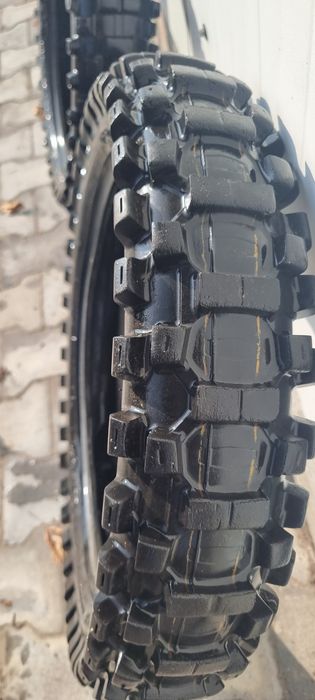 Opony crossowe trzy sztuki