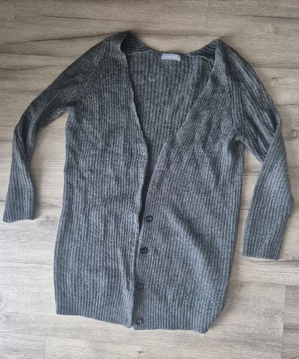 Samsoe Samsoe sweter S
Brak 2 guzików
Poza tym stan bdb