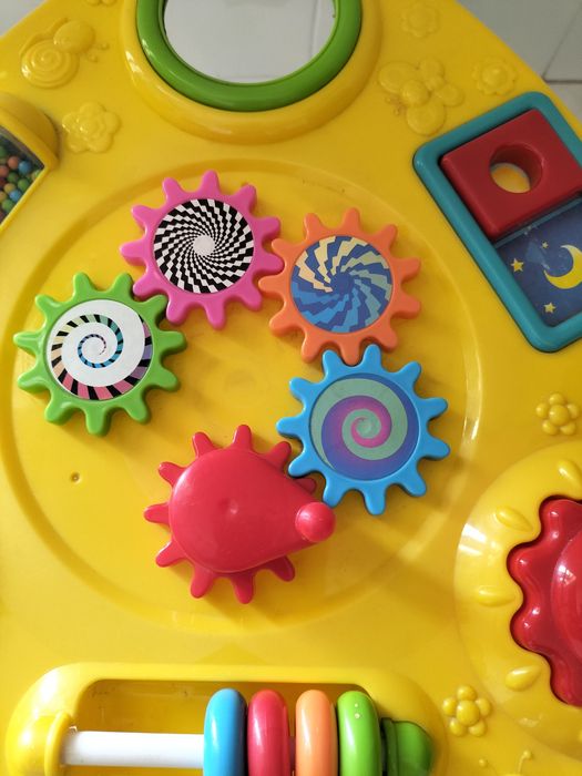 Mesa de actividade para bebé/criança