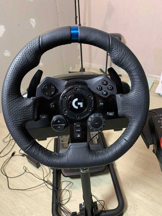 Logitech G923 PC/PS разом зі стійкою