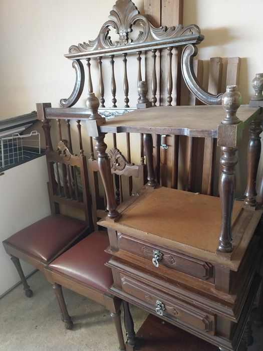 Cama casal / duas mesinhas / cadeira em mogno encerada impecaveis