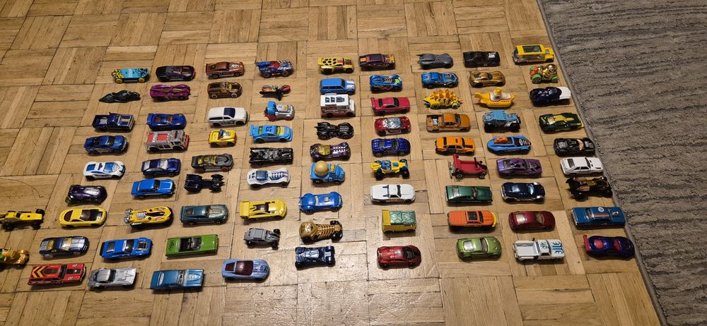 Hot Wheels samochody, autka, resorki, 83 sztuk