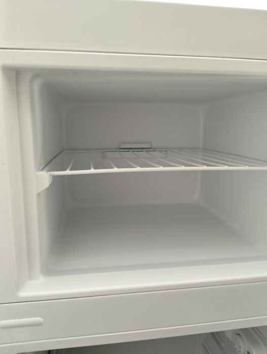 Frigorífico combinado Telefac com oferta de microondas