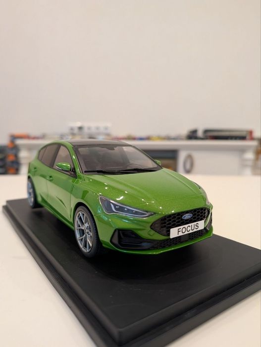 Масштабная модель Ford Focus ST (2022) 1:18 MCG Metallic Green