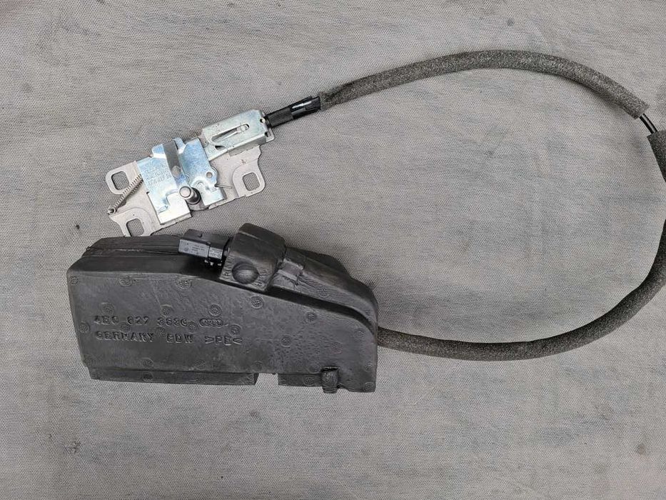 AUDI A8 D3 zamek , dociąg klapy bagażnika .