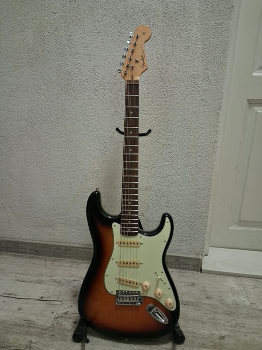 Gitara elektryczna -chińska kopia fendera stratocastera.