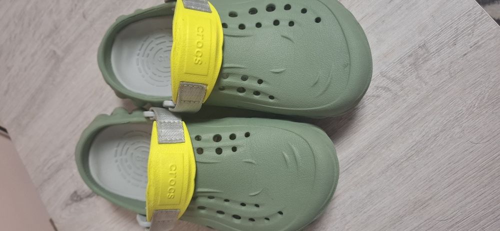 Продаю Crocs echo