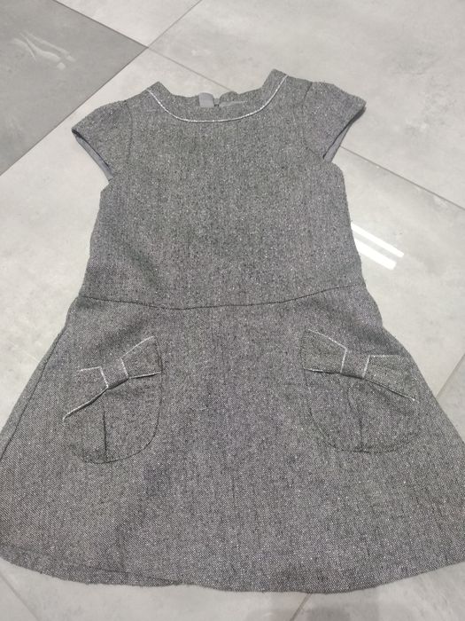 Elegancka sukienka Cool Club 122 szara błyszcząca brokat