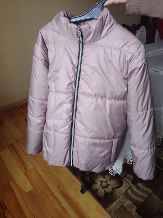 Продам куртку весняну
