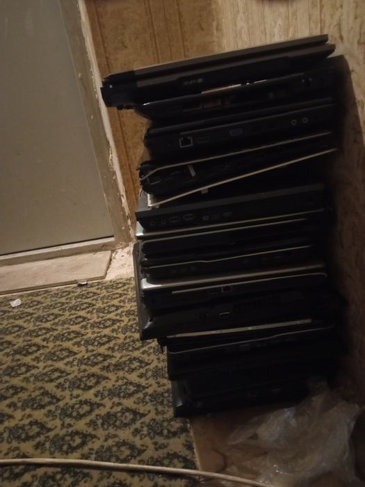 Продам 10 ноутбуков не робочі без пам'яті та зарядок