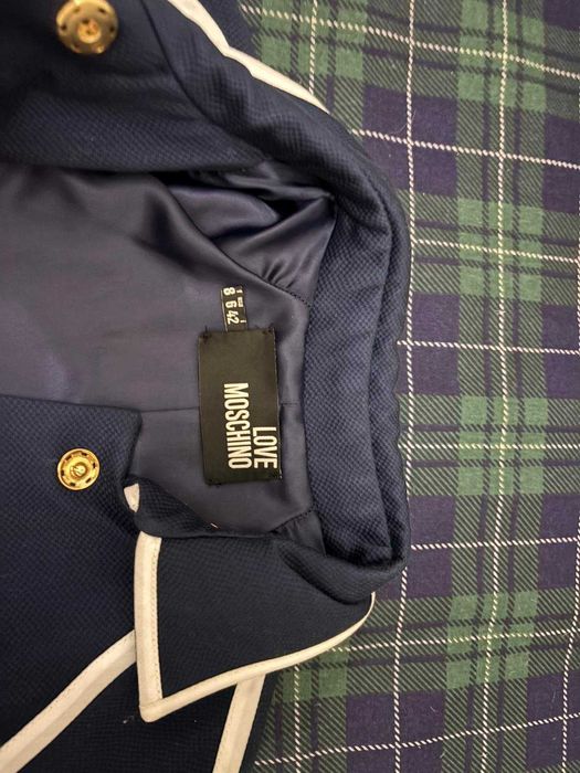 casaco de marca love moschino