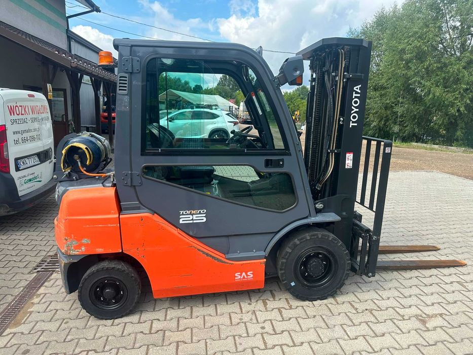 Wózek widłowy Toyota 02-8FGF25, 2,5t, LPG, 2015, Triplex 4,7m, 1630mth