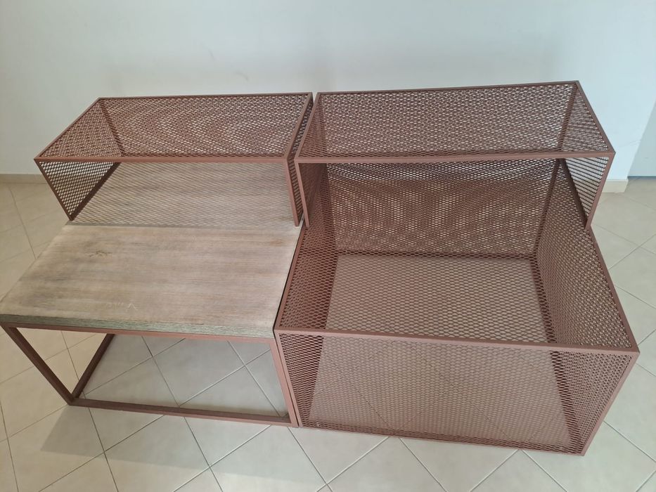 Mesa de ferro castanho