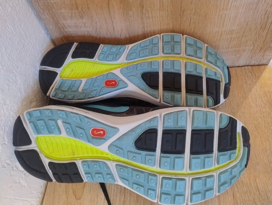 Кросівки жіночі Nike