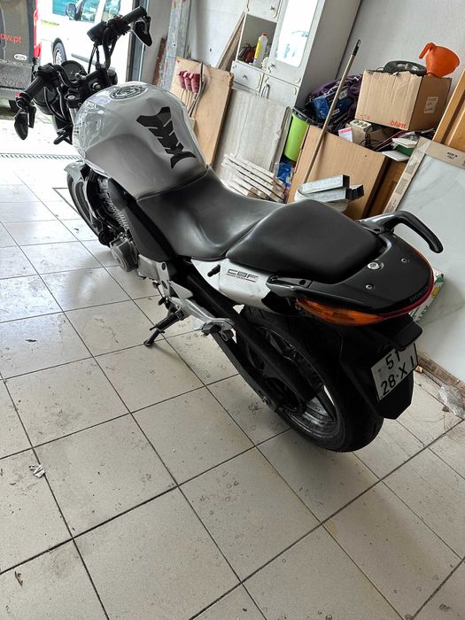 Honda CBF500 acidentada