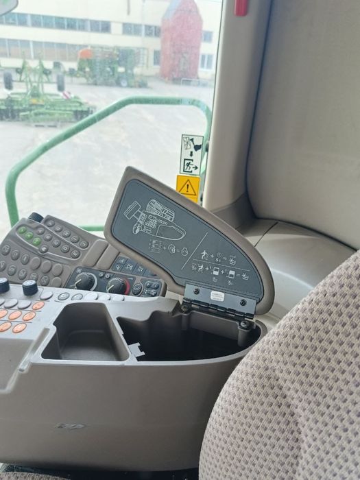 Комбайн John Deere S690i Продаж