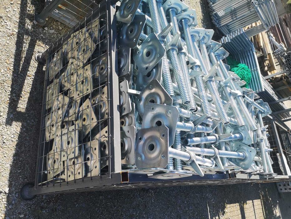 Lekkie rysztowanie aluminiowe na szczyt 8,30 wysokośc x 12,5 m długość Plettac podest 2,5m nowe kompl