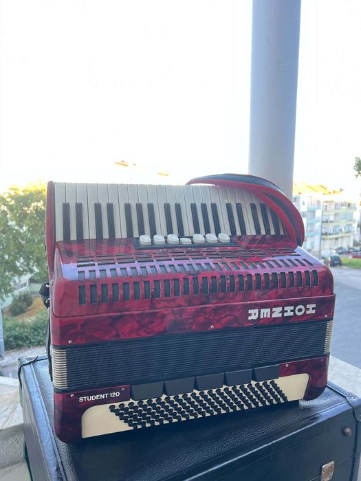 Acordeão HOHNER Student à 3a voz com 120 baixos como novo - mala e acessórios novos incluídos
