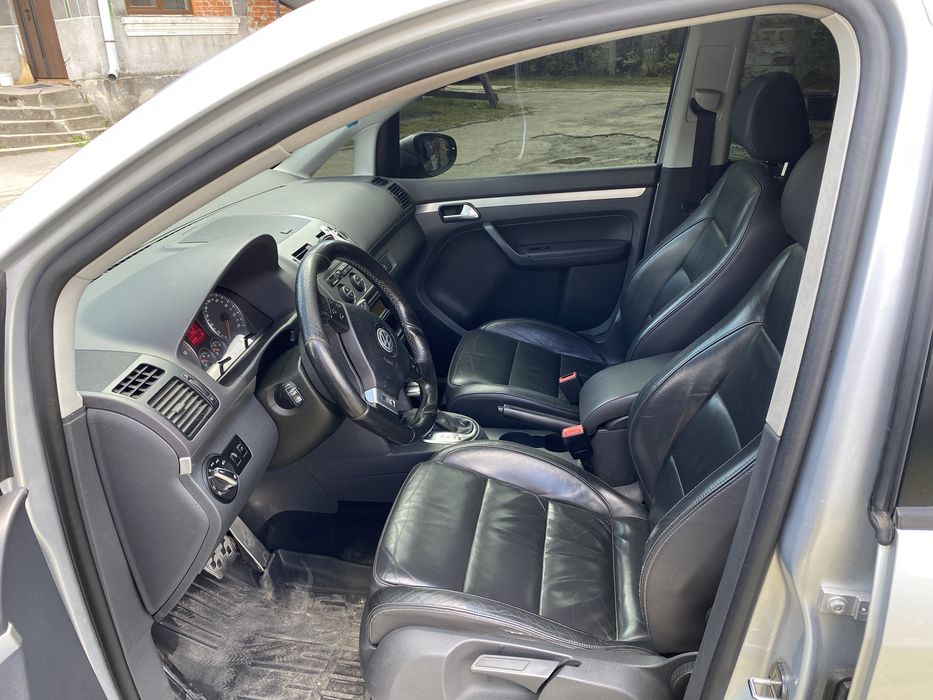 Продам VW Touran 2009р. R-line.