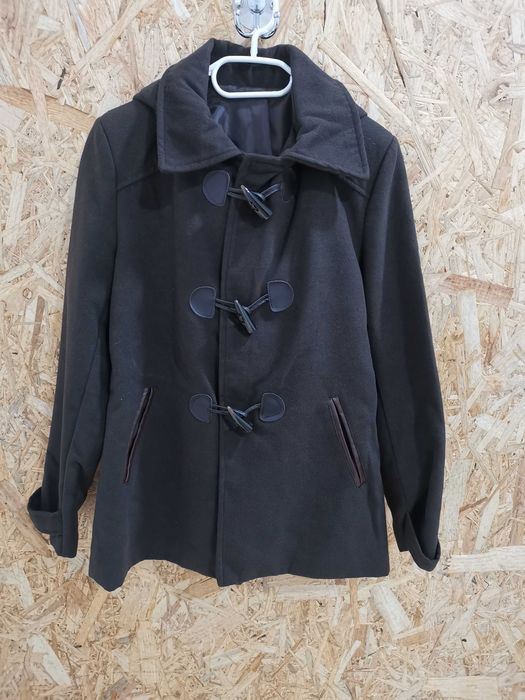 Casaco com capuz de cor castanho