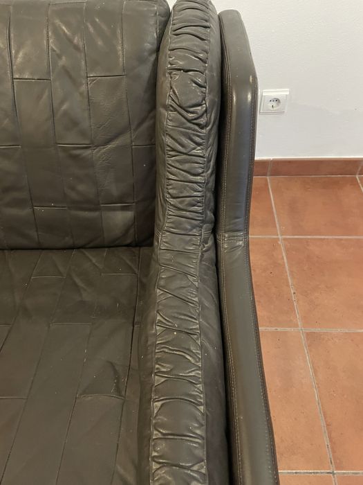 Sofá em pele para restauro. 3 lugares